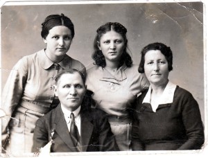 Melech, Elkeh, Dora, Fanya, 1941